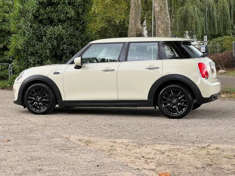 Mini Cooper Cooper 5-deurs 1.5i 102pk CarPlay Climate uit 2020, foto 7