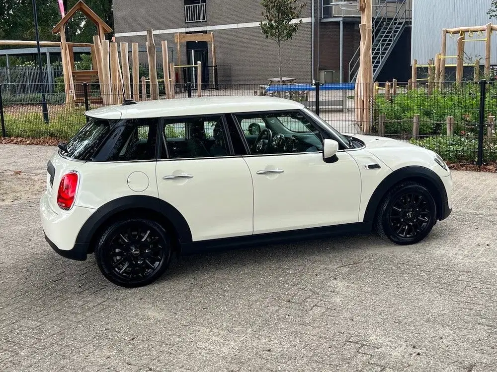 Mini Cooper Cooper 5-deurs 1.5i 102pk CarPlay Climate uit 2020, foto 8