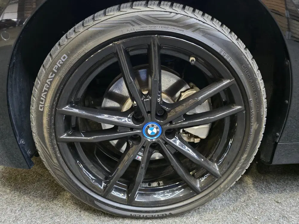 BMW 3-serie 330e xDrive M Sport Pano Leder Widescree uit 2024, foto 2