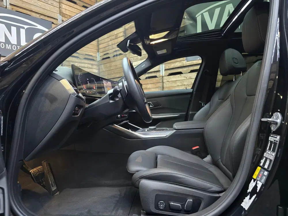 BMW 3-serie 330e xDrive M Sport Pano Leder Widescree uit 2024, foto 5