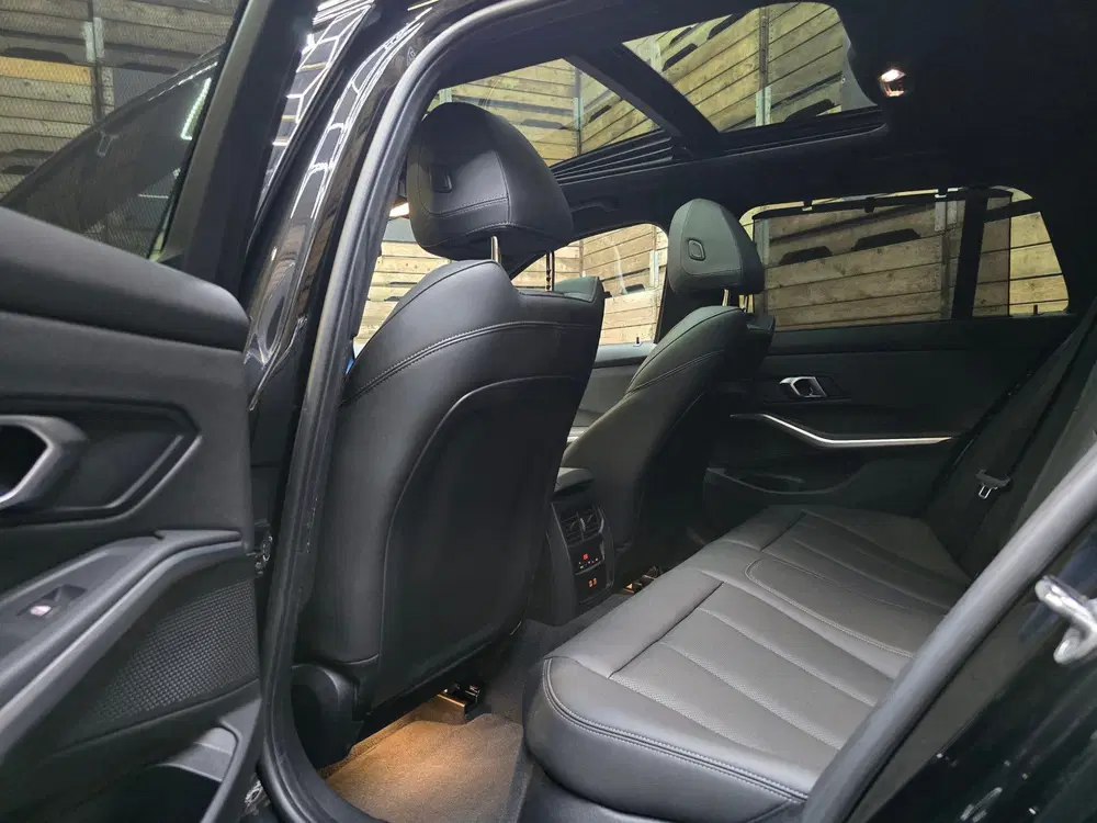 BMW 3-serie 330e xDrive M Sport Pano Leder Widescree uit 2024, foto 7