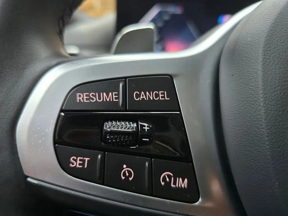 BMW 3-serie 330e xDrive M Sport Pano Leder Widescree uit 2024, foto 9