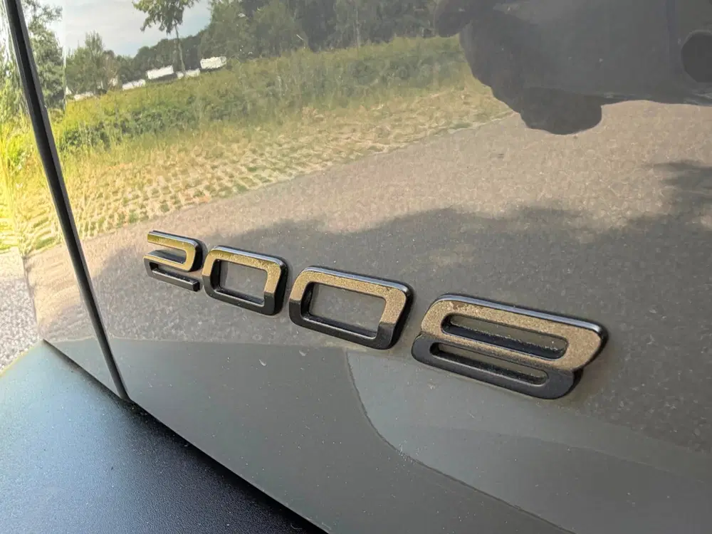 Peugeot 2008 1.2 PureTech 100 Allure uit 2025, foto 12