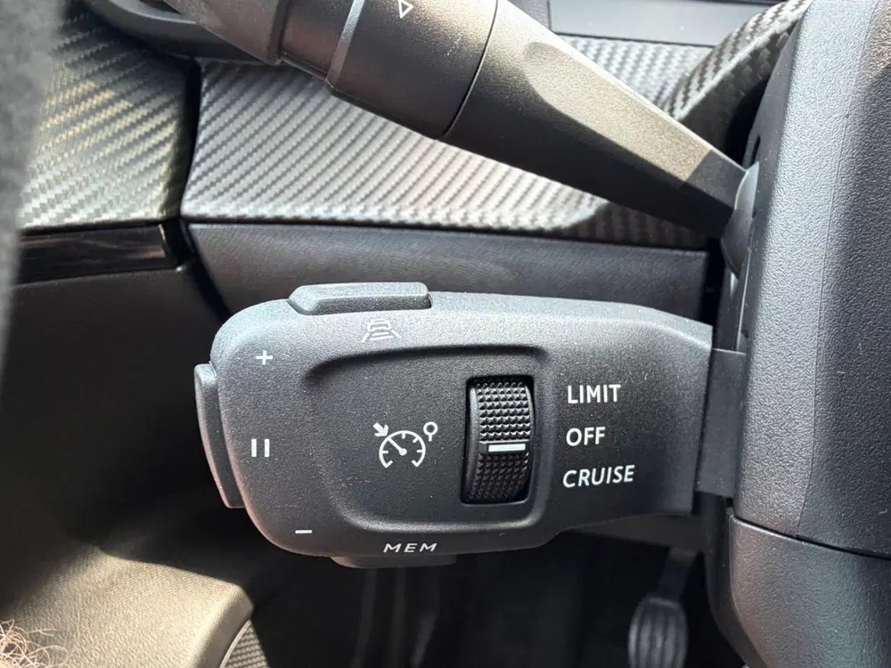 Peugeot 2008 1.2 PureTech 100 Allure uit 2025, foto 15