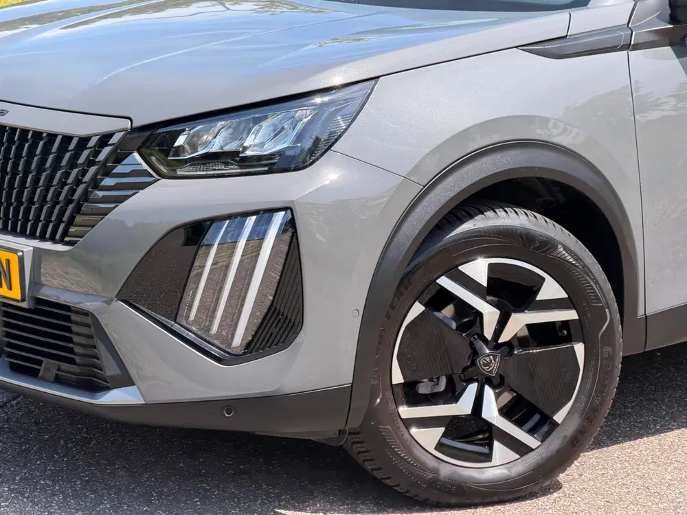 Peugeot 2008 1.2 PureTech 100 Allure uit 2025, foto 5
