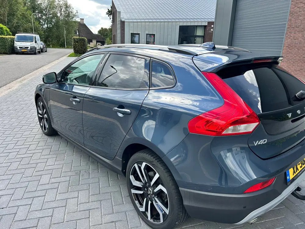 Volvo V40 Cross Country V40 1.5 T3 152PK Geartronic 2019 Blauw uit 2019, foto 2