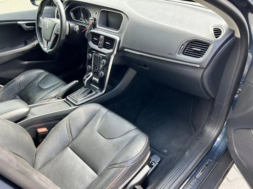 Volvo V40 Cross Country V40 1.5 T3 152PK Geartronic 2019 Blauw uit 2019, foto 6