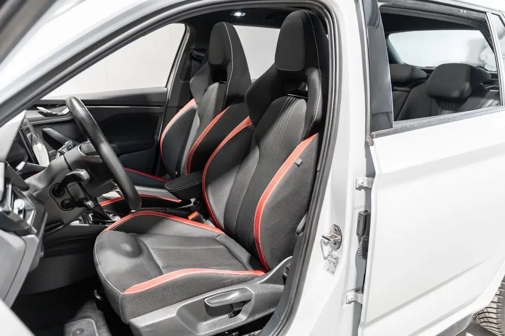 Skoda Kamiq 1.0 TSI DSG Monte Carlo Led Camera uit 2021, foto 17
