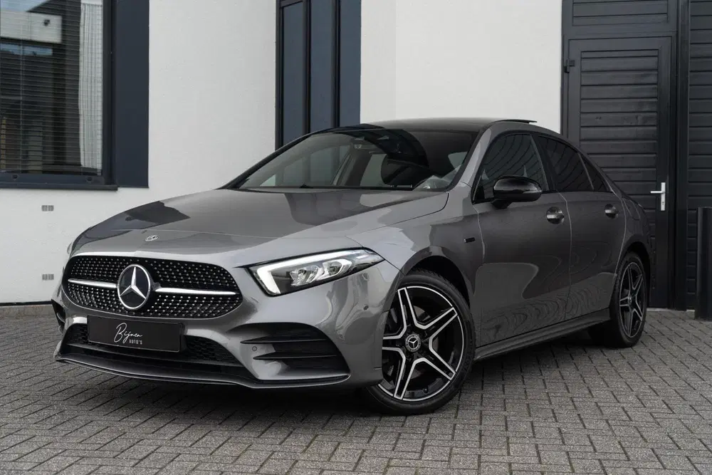 Mercedes-Benz A-Klasse Mercedes A-klasse 250 e AMG NIGHT PANO uit 2020