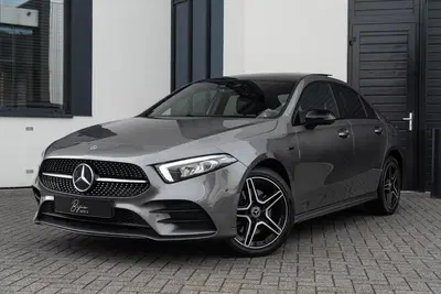 Mercedes-Benz A-Klasse Mercedes A-klasse 250 e AMG NIGHT PANO uit 2020