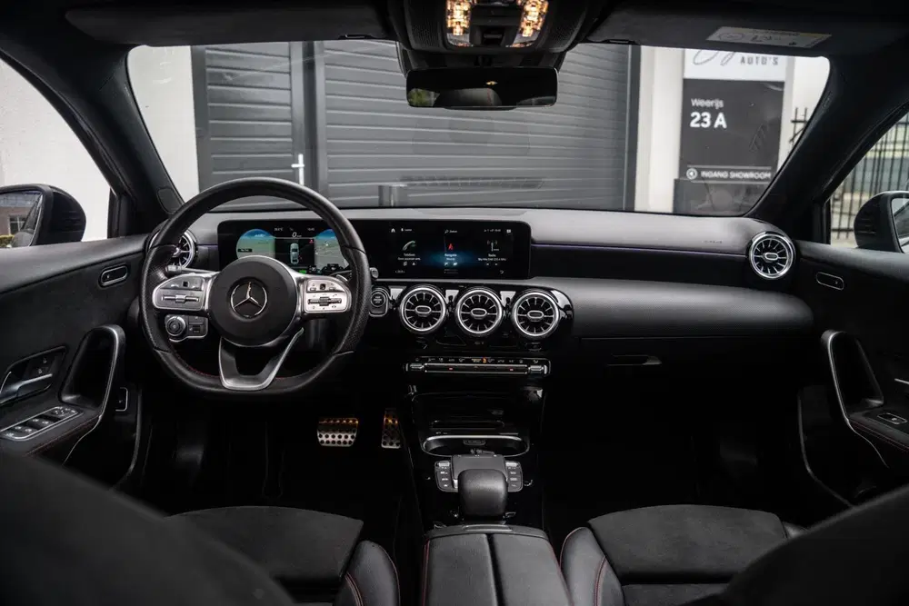 Mercedes-Benz A-Klasse Mercedes A-klasse 250 e AMG NIGHT PANO uit 2020, foto 2
