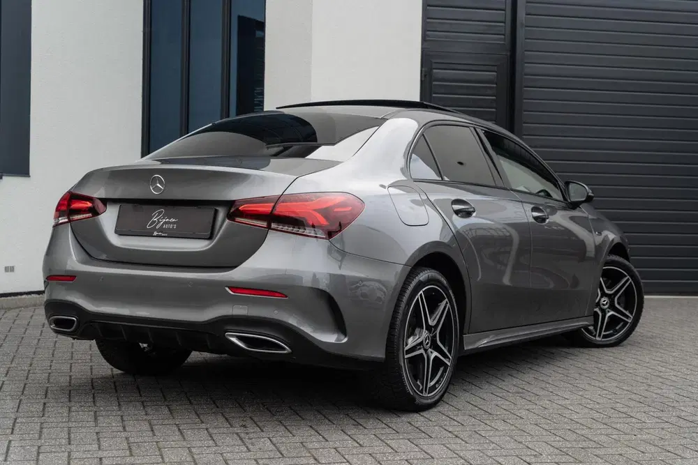 Mercedes-Benz A-Klasse Mercedes A-klasse 250 e AMG NIGHT PANO uit 2020, foto 3