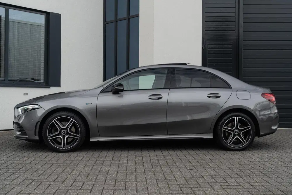 Mercedes-Benz A-Klasse Mercedes A-klasse 250 e AMG NIGHT PANO uit 2020, foto 5