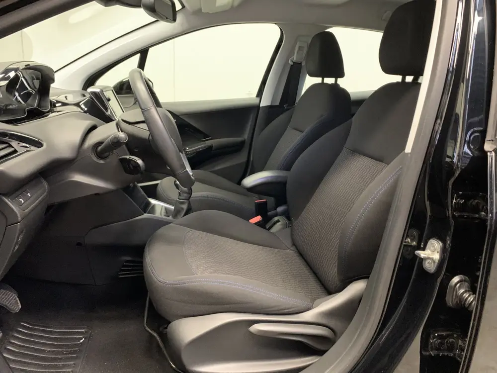 Peugeot 208 1.2 PureTech Signature NAVIGATIE-AIRCO-PDC uit 2019, foto 3