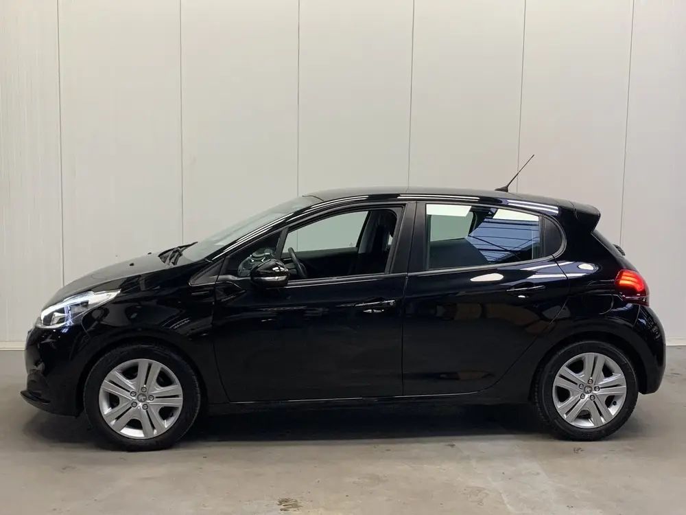 Peugeot 208 1.2 PureTech Signature NAVIGATIE-AIRCO-PDC uit 2019, foto 4