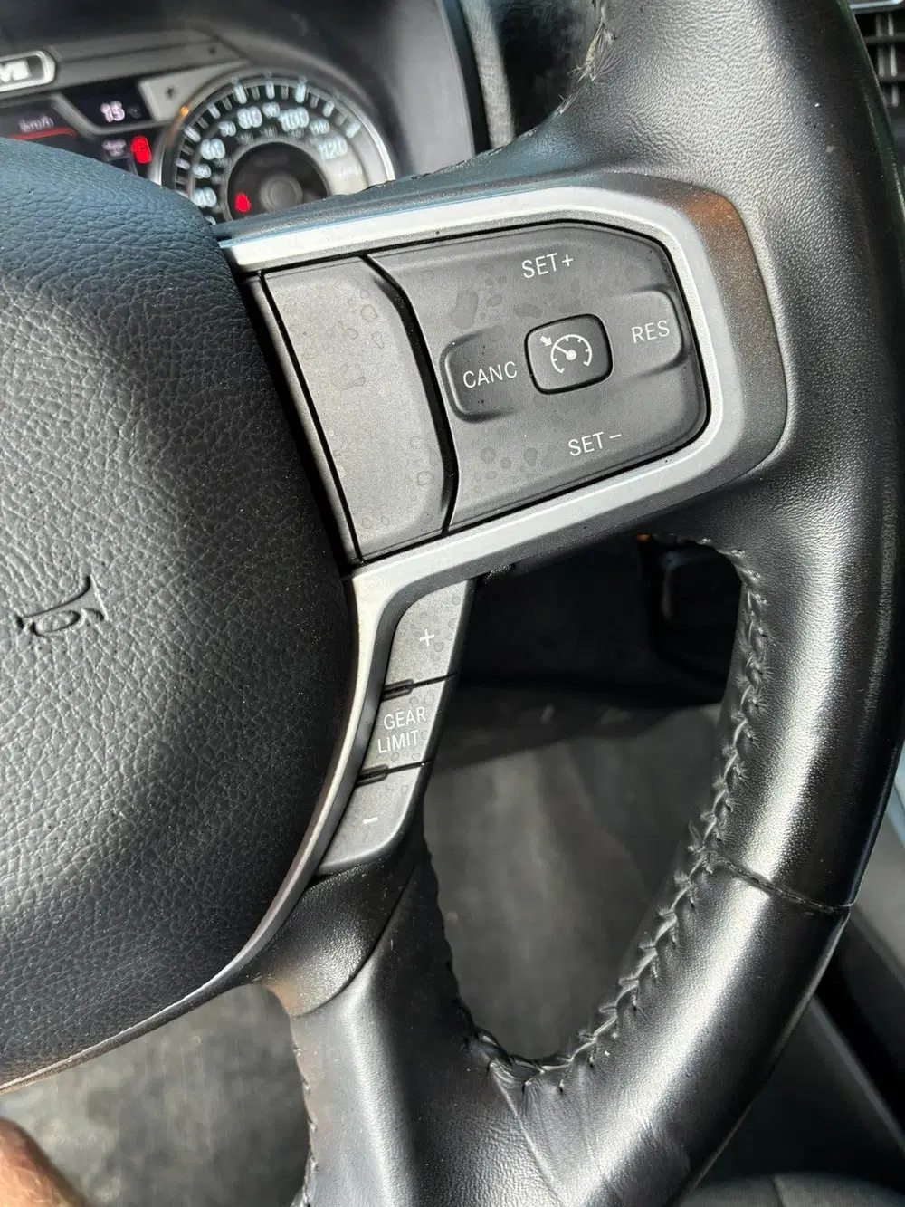 Dodge RAM Longhorn V8 uit 2022, foto 12