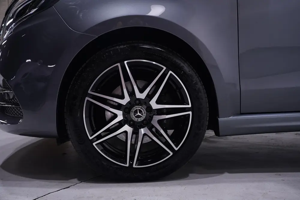 Mercedes-Benz V-Klasse 300d Dubbel Cabine L3 AMG Line Airmat uit 2022, foto 18