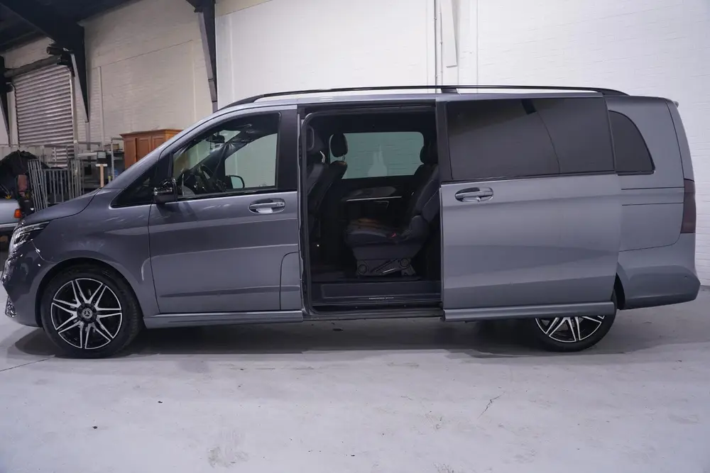 Mercedes-Benz V-Klasse 300d Dubbel Cabine L3 AMG Line Airmat uit 2022, foto 8