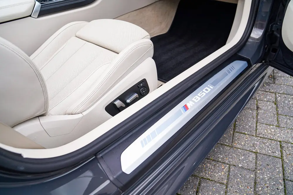 BMW 8-serie M850i xDrive High Executive uit 2019, foto 15