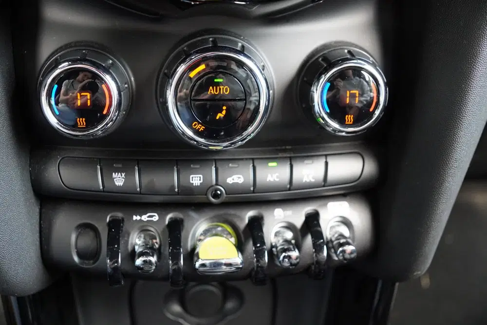 Mini Cooper SE Cooper SE uit 2022, foto 14