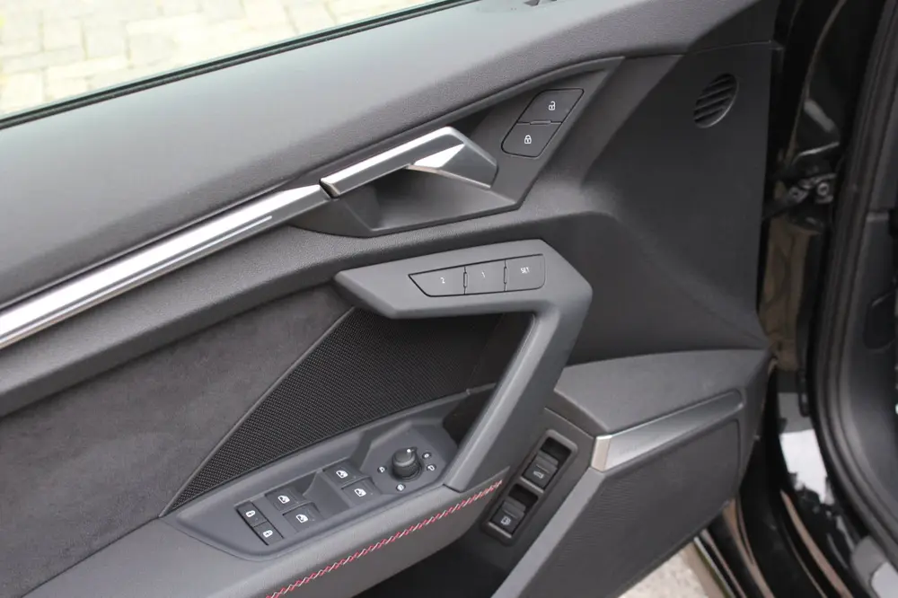 Audi A3 45 TFSI e Competition uit 2023, foto 10
