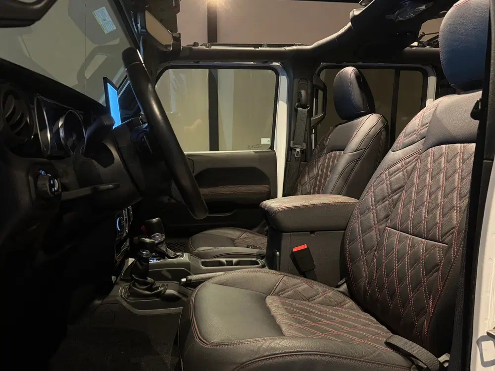 Jeep Wrangler 2.0T uit 2020, foto 13