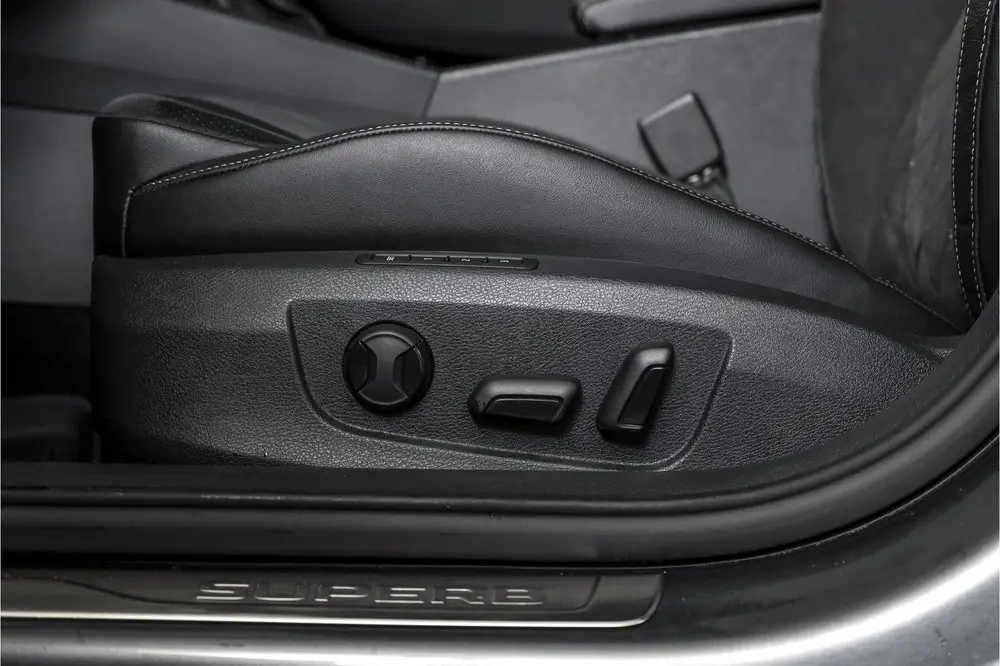 Skoda Superb 1.4 TSI iV Sportline Business uit 2024, foto 15