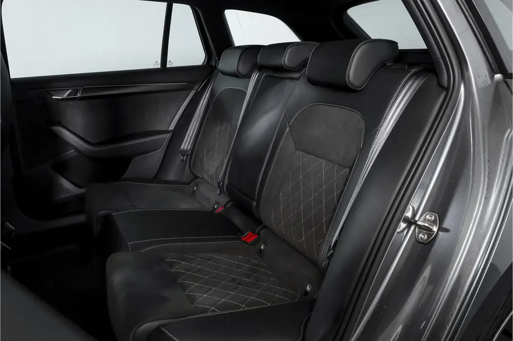 Skoda Superb 1.4 TSI iV Sportline Business uit 2024, foto 7