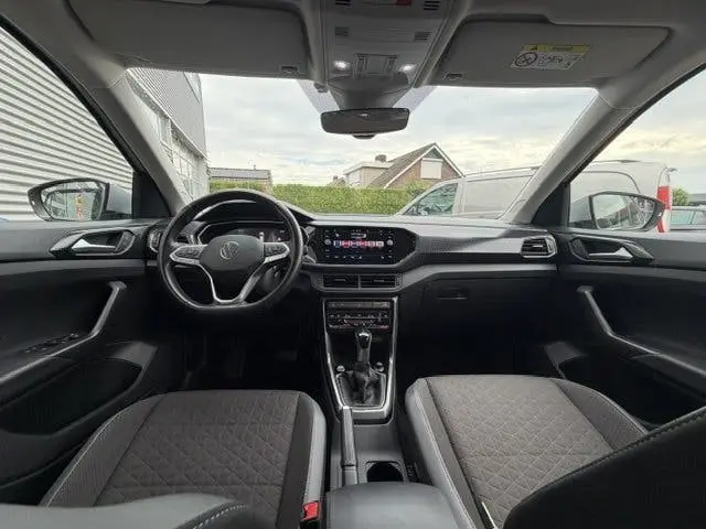 Volkswagen T-Cross 1.0 TSI 110pk 7-DSG R-Line (bj 2023) uit 2023, foto 11