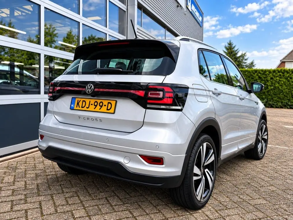 Volkswagen T-Cross 1.0 TSI 110pk 7-DSG R-Line (bj 2023) uit 2023, foto 3
