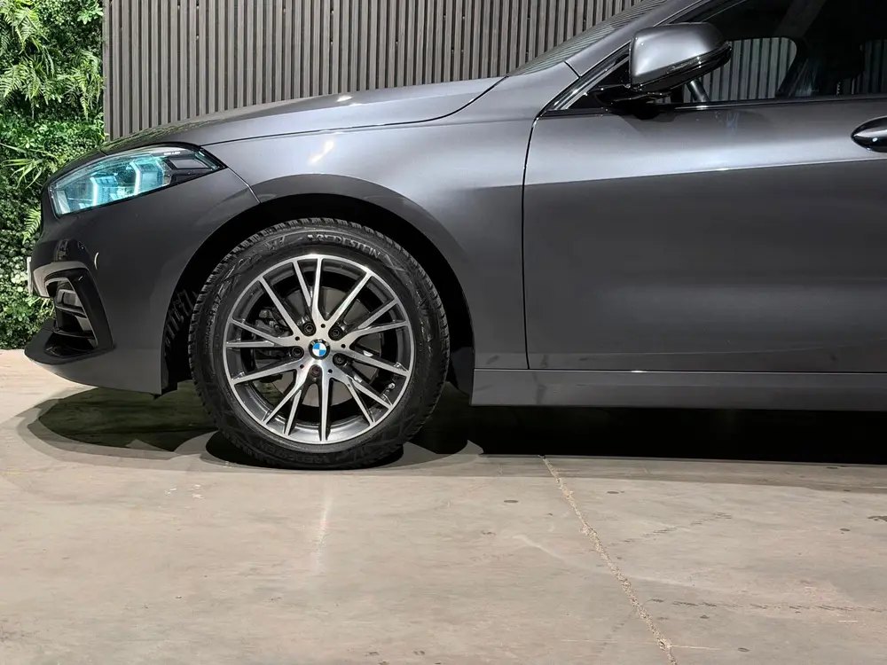 BMW 1-serie 118i High Executive Edition uit 2020, foto 15