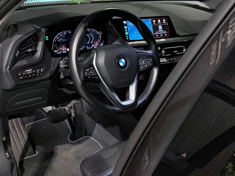 BMW 1-serie 118i High Executive Edition uit 2020, foto 16