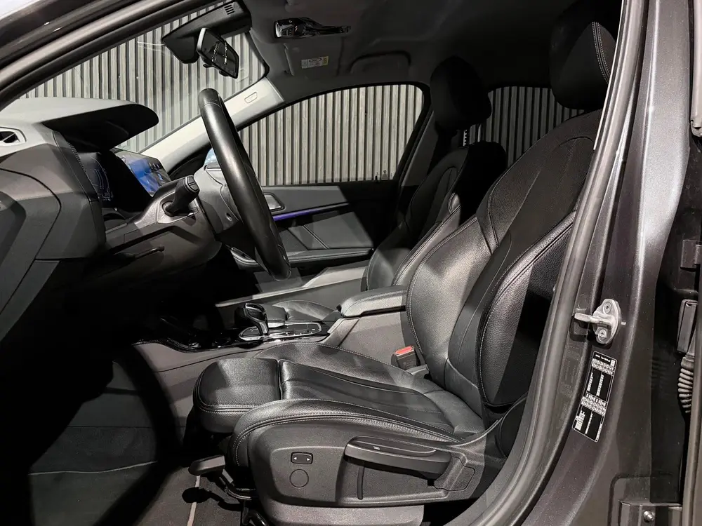 BMW 1-serie 118i High Executive Edition uit 2020, foto 17