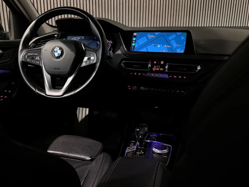 BMW 1-serie 118i High Executive Edition uit 2020, foto 2