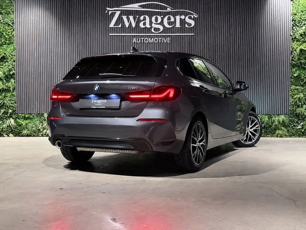 BMW 1-serie 118i High Executive Edition uit 2020, foto 6