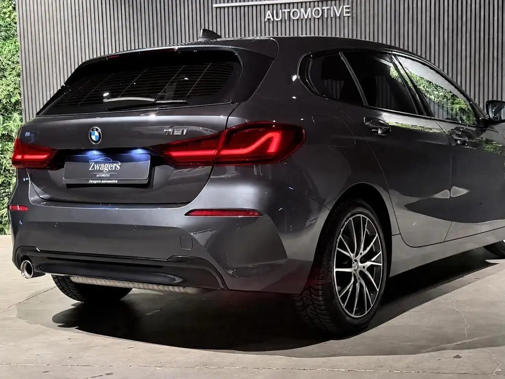 BMW 1-serie 118i High Executive Edition uit 2020, foto 9