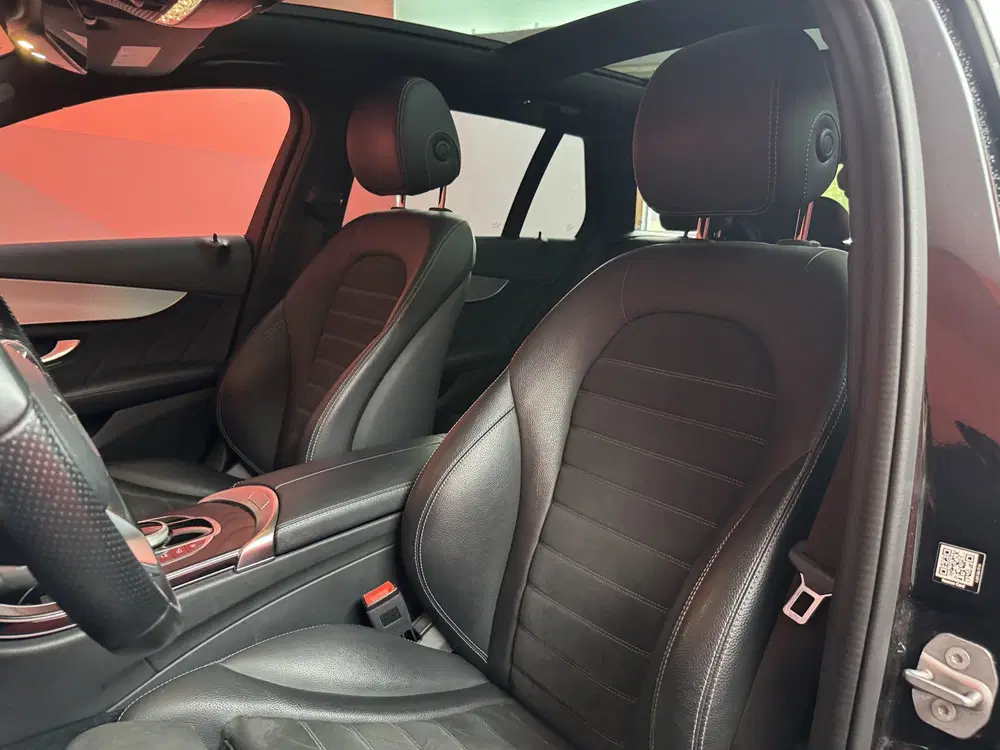 Mercedes-Benz C-Klasse 180 Business Solution AMG uit 2020, foto 10