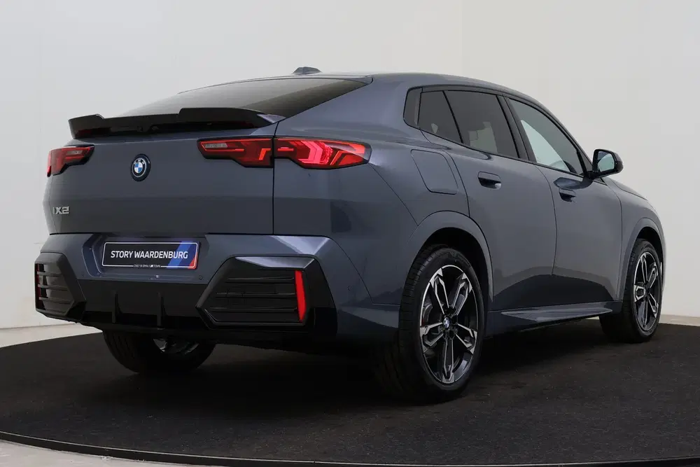 BMW iX2 eDrive20 M Sport uit 2026, foto 2