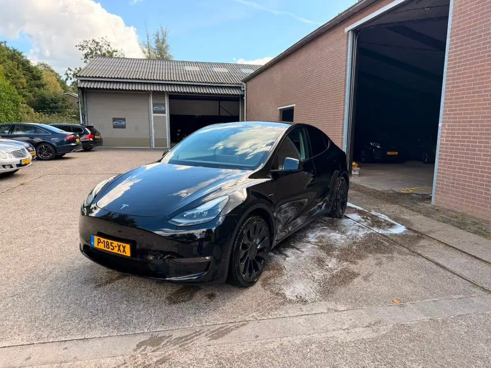 Tesla Model Y Performance AWD 75 kWh uit 2022, foto 2