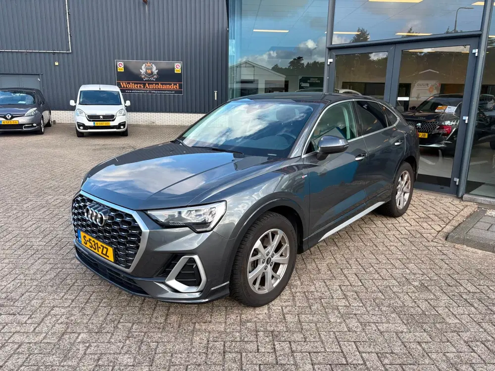 Audi Q3 35 TFSI S Edition uit 2022, foto 2
