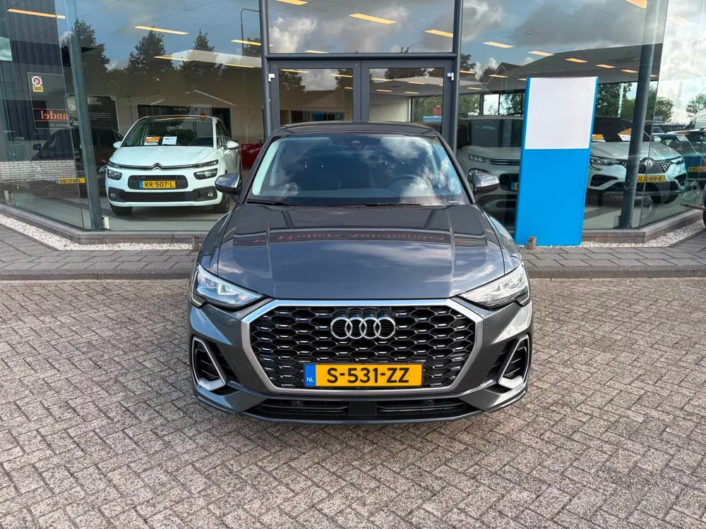 Audi Q3 35 TFSI S Edition uit 2022, foto 3