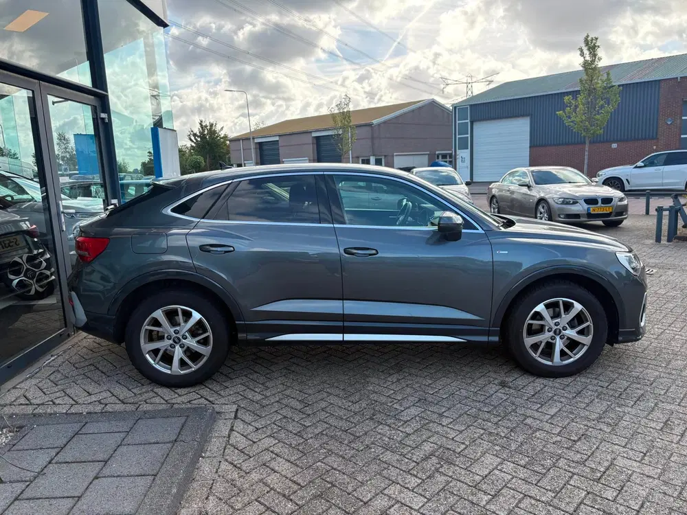Audi Q3 35 TFSI S Edition uit 2022, foto 5