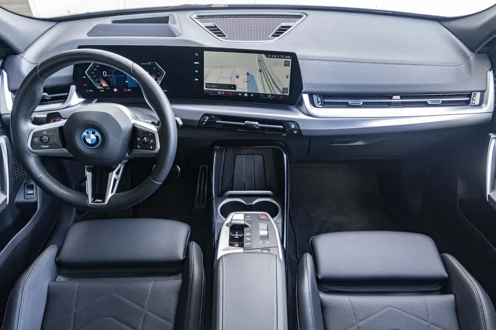 BMW iX2 eDrive20 SoH 100% uit 2025, foto 3