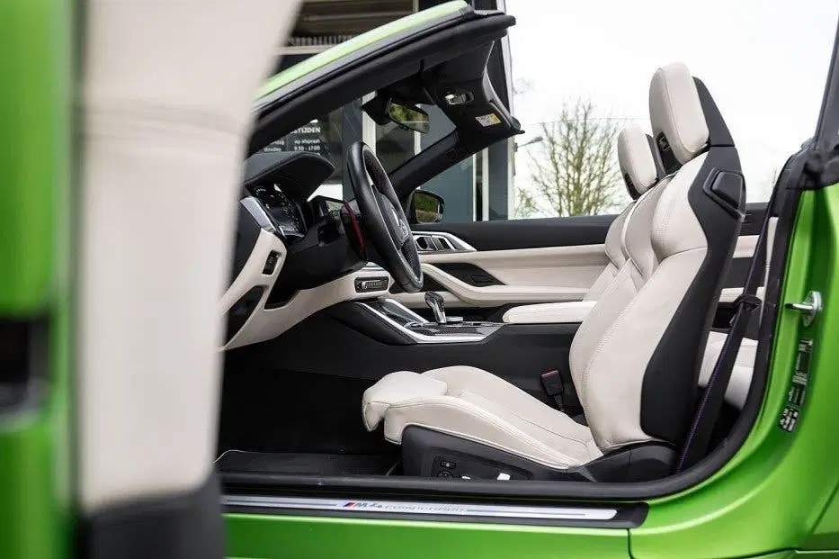 BMW M4 BMW M4 Competition xDrive Cabrio uit 2022, foto 13