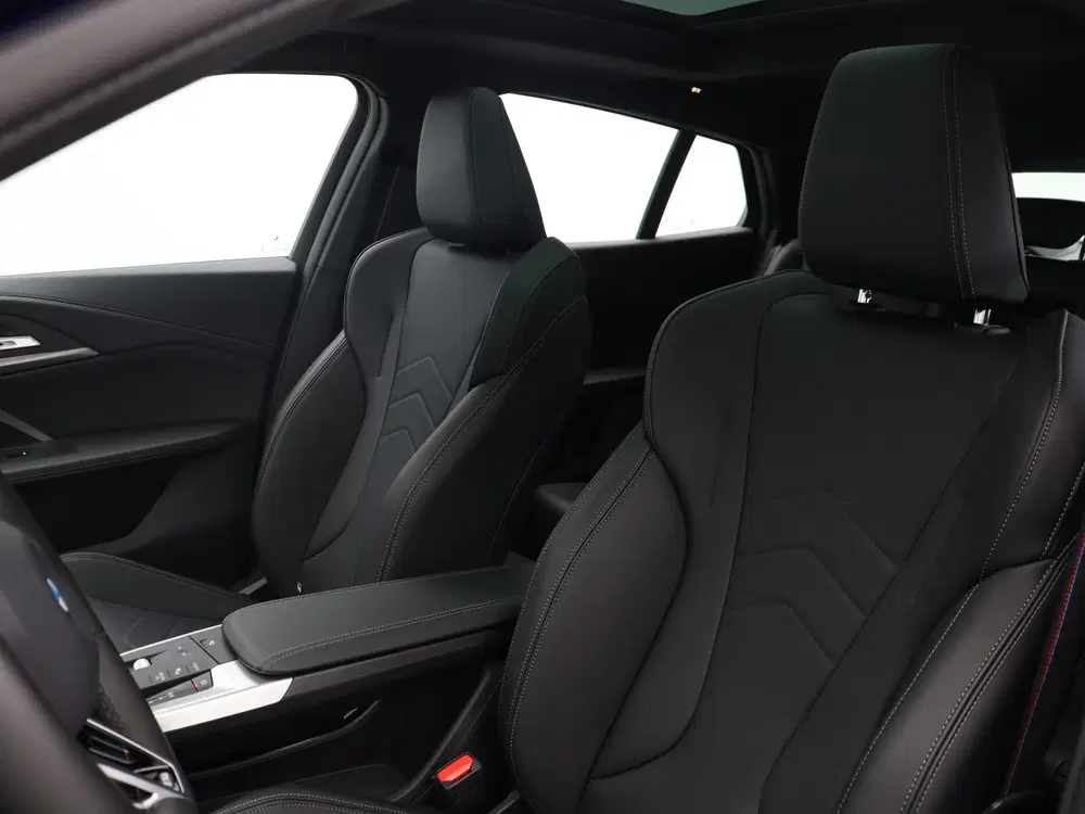 BMW iX2 xDrive30 67 kWh M Sport Edition (bj 2025 uit 2025, foto 4