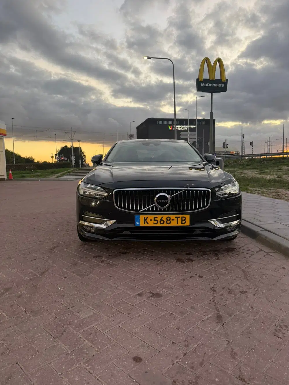 Volvo S90 D4 190pk Geartronic 2019 Zwart uit 2019