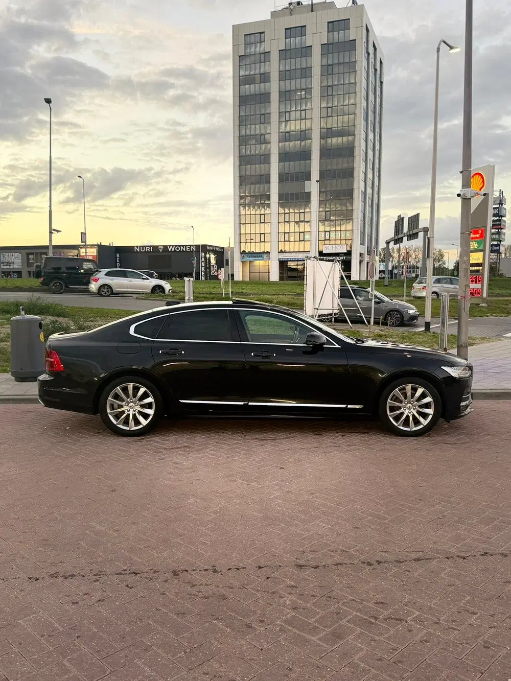 Volvo S90 D4 190pk Geartronic 2019 Zwart uit 2019, foto 6
