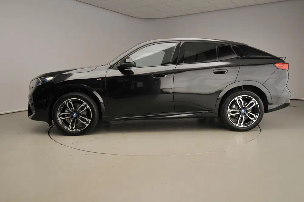 BMW iX2 eDrive20 uit 2025, foto 2