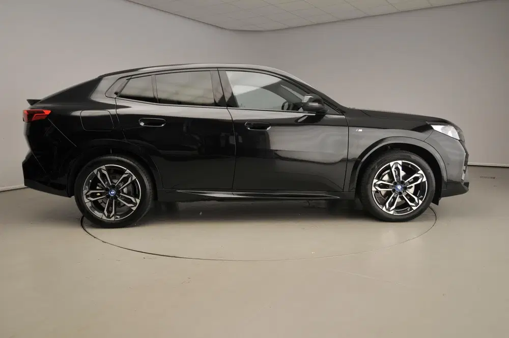 BMW iX2 eDrive20 uit 2025, foto 4