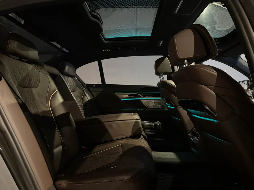 BMW 7-serie 745Le 394PK uit 2020, foto 13